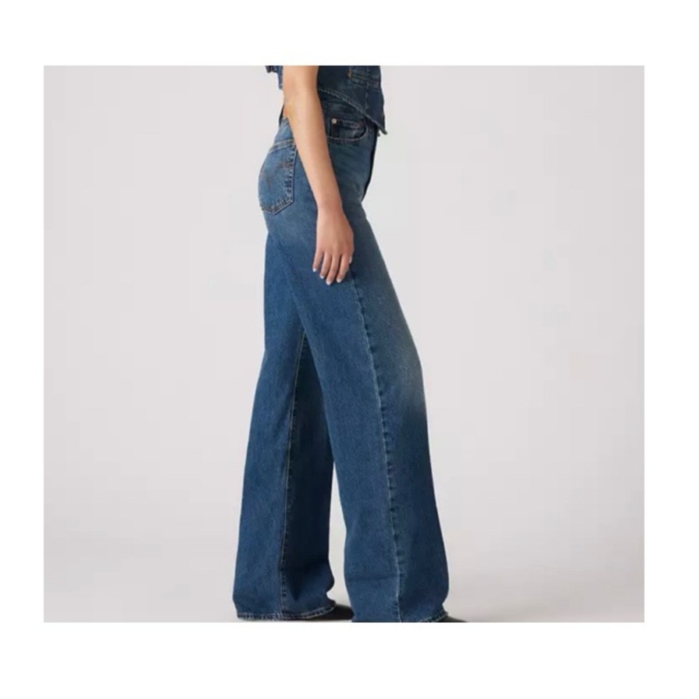 Levi’s Ribcage Wideleg - Picture 2 of 4
